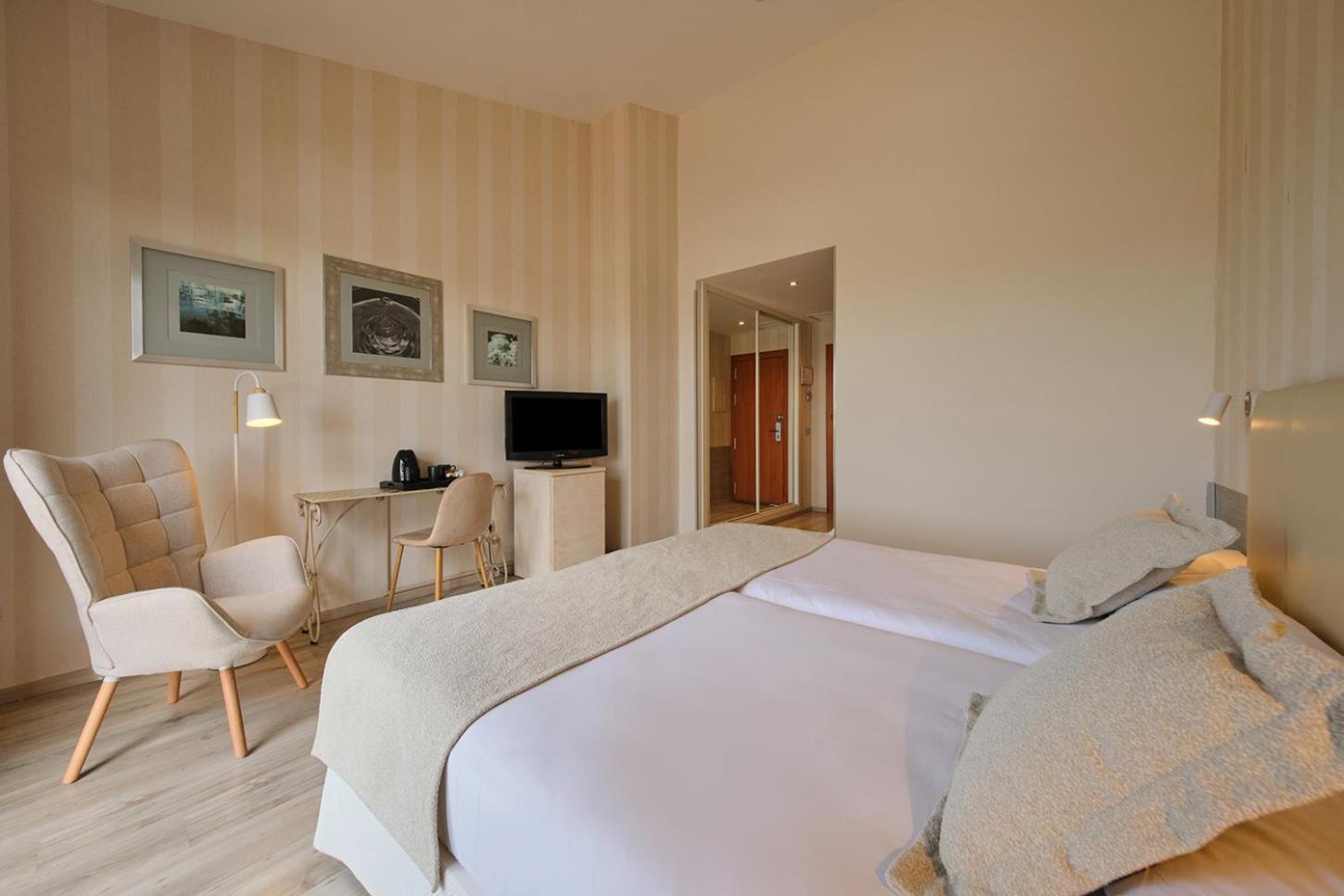 Hotel Spa Villa Nazules Chueca Kültér fotó